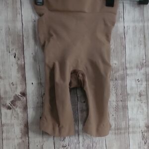 NWOT SKIMS Shape Wear MSRP $44.00 Sienna Seamless Sculpt Shapewear Shorts